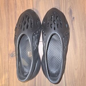 NWOT Mens Adidas Yeezy Foam Runner - Black - Size 9 - Slip on Sneaker